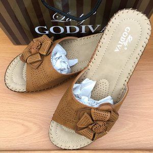 COPY - Lady Godiva Brown/Tan Flower Sandals Wedges, sz 10